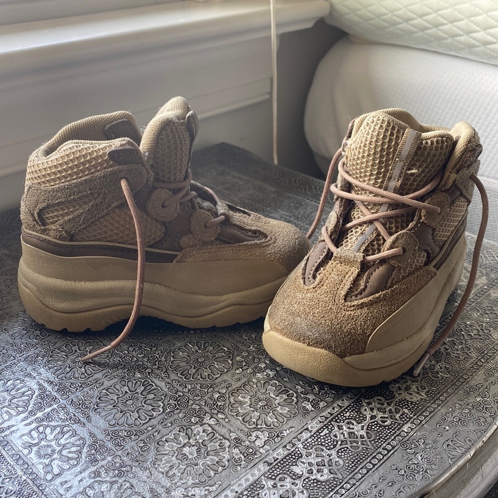 🤎Yeezy Boot Desert Sand 8K GUC🤎